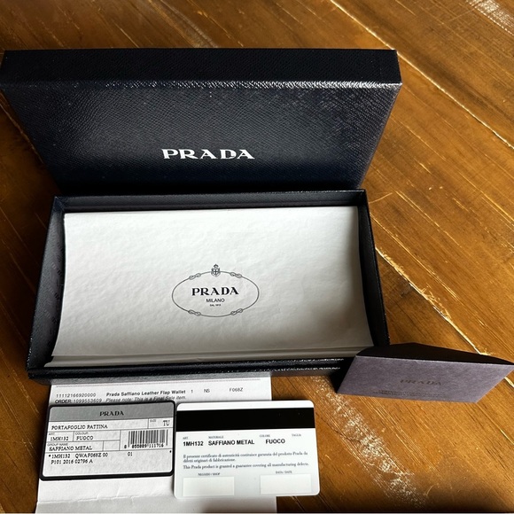 Authentic Prada Portafoglio Pattina
Large Saffiano Leather Wallet Fiery Red - Picture 15 of 16